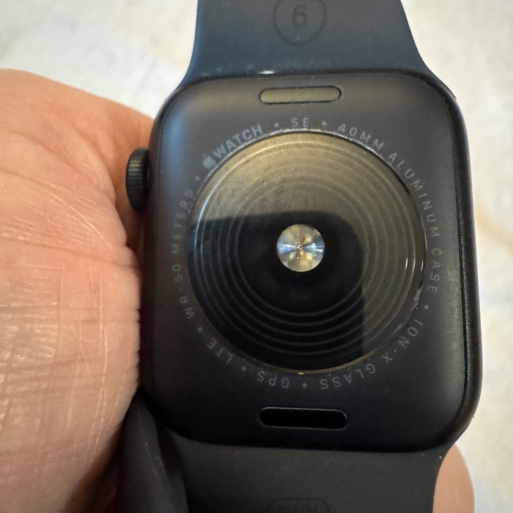 Black 40 MM Apple Watch SE (make me an offer) - Picture 6 of 6